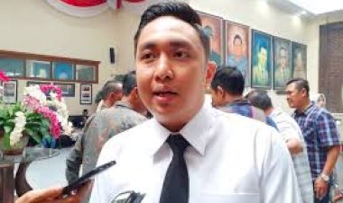 Viral Karena Semprot Disinfektan Pakai Sepatu dalam Masjid, Fikar Azami Bilang Begini