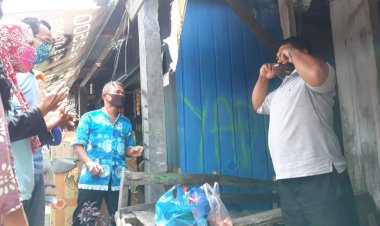 Warga Tanjab Barat Bantu Kebutuhan Kerabat Pasien Positif 05