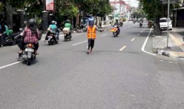 Ada-ada Saja! Pria Ini Gunakan Galon Jadikan Masker untuk Tangkal Corona