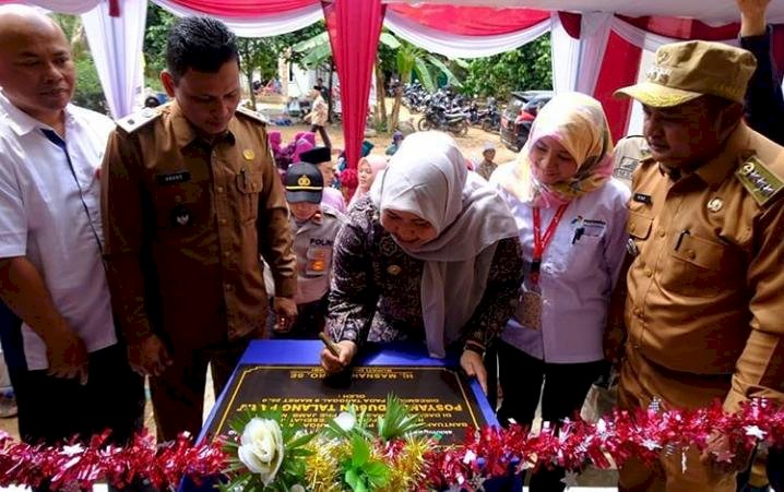 Bupati Masnah Resmikan Posyandu di Kemingking Dalam Tamanrajo