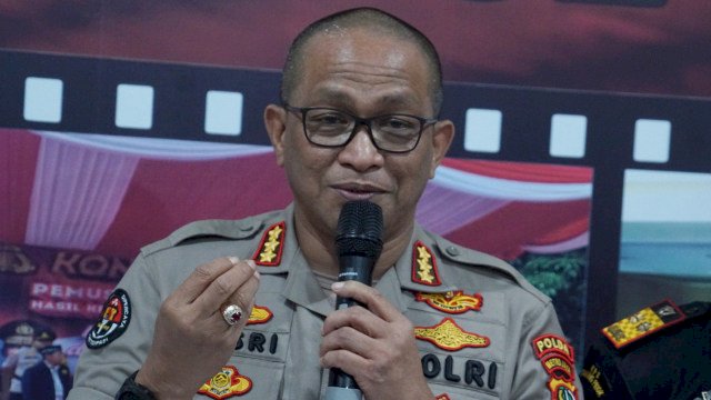 Mobilnya Disalip di Jalan Tol, ASN Ini Mengamuk Sambil Todongkan Pisau & Rusak Mobil Jenderal