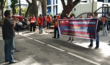 Aksi Unjuk Rasa di Medan, Buruh Tetap Jaga Jarak Guys!