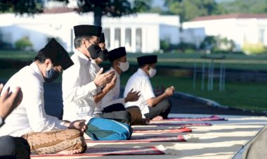 Bareng Iriana dan Kaesang Pangarep, Jokowi Shalat Id Fitri di Halaman Istana Bogor
