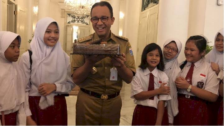 Kado Ulang Tahun Anies, Disemprot Dua Menteri Gara-gara Soal Bansos