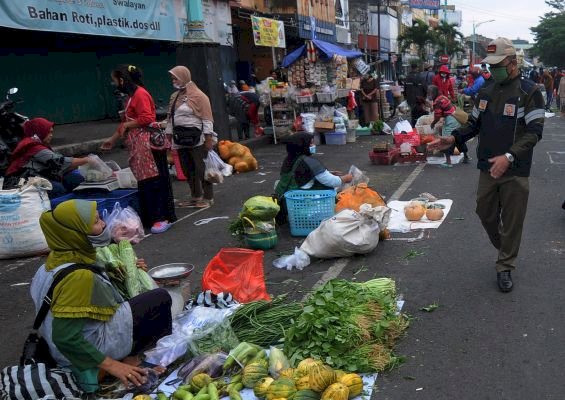 Pemerintah Pusat Atur Jarak Pedagang Pasar Tradisional Secara Nasional