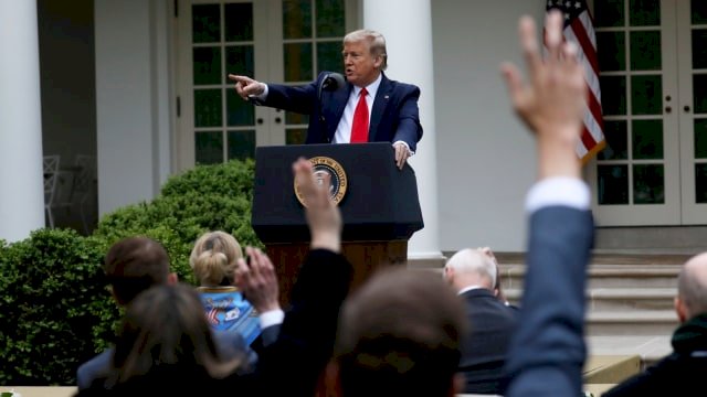 Trump Hentikan Konferensi Pers Usai Adu Mulut dengan Jurnalis AS Keturunan China