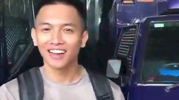 Viral Polisi Kokang Senpi dan Bilang 'Pacarmu Bisa Gini? Propam Lakukan Pemeriksaan