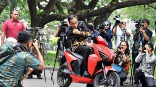 Siapa Muhammad Nuh yang Berani Prank Lelang Motor Listrik Bertandatangan Jokowi?