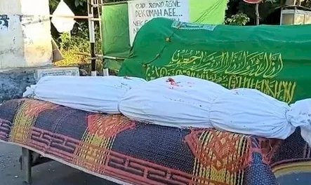 Bikin Merinding! Keranda Mayat di Tengah Jalan