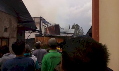 Heboh, 2 Rumah di Pondokberingin Kerinci Terbakar
