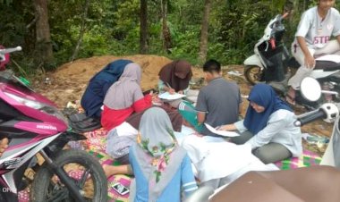 Demi Ujian Online Sekolah, Siswa-siswi di Tanjab Barat Rela Naik ke Bukit Mencari Sinyal