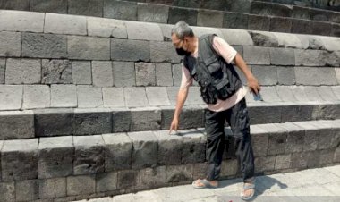 Hujan Abu Gunung Merapi Menuju Candi Borobudur