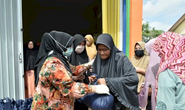 Rahima Salurkan Sembako kepada Masyarakat Terdampak COVID-19 dan Banjir di Sekoja