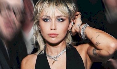 Seleb Miley Cyrus Dituduh Curi Foto oleh Jurnalis