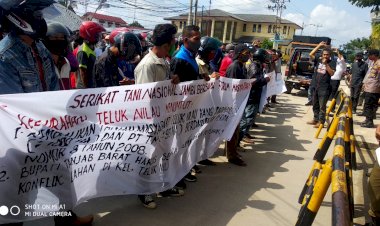Tanah Miliknya Dirampas Perusahaan, Ratusan Warga Pengabuan Datangi Kantor Bupati Tanjab Barat