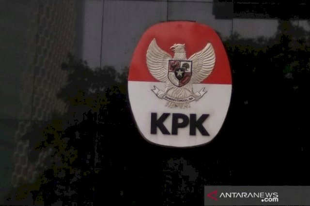 Cornelis Buston Dipanggil KPK, Kuasa Hukum: Tadi Pak Cornelis Nelpon Suruh ke Rumah