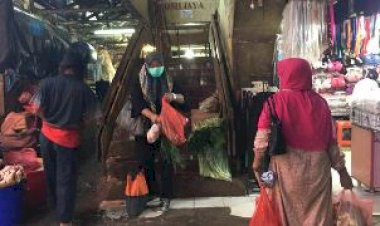 Hari Ini Resmi Dilarang Gunakan Kantong Kresek, Pedagang Masih Bandel