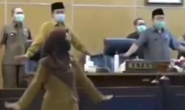 Anggota Dewan dan Plt Bupati Sidoarjo Joget Pinguin sebelum Rapat