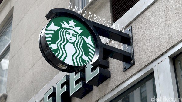Dua Bekas Pegawai Starbucks Intip Payudara Pelanggan di CCTV Diringkus Polisi
