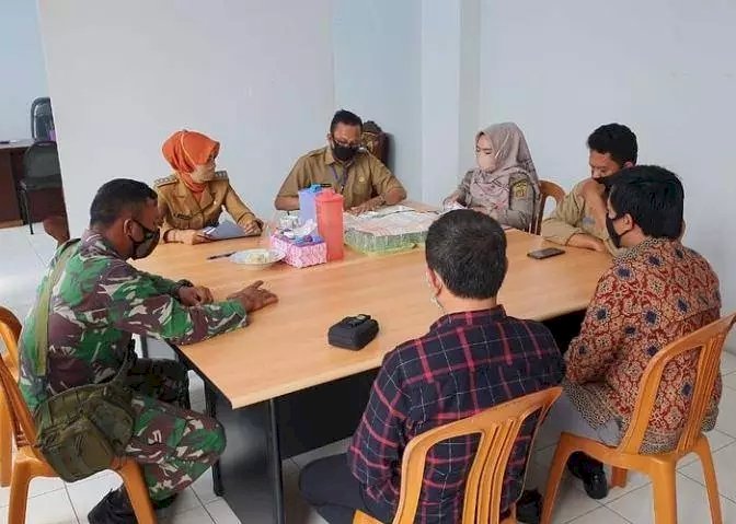 Dikira Penyapu Jalan, Bos Kantoran Ini Suruh Ibu Camat Bersihkan Sampah: Saya Nggak Kenal Camat Sini