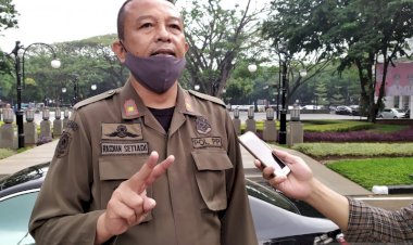 Satpol PP Kota Bandung Tegur Ratusan Orang tak Bermasker