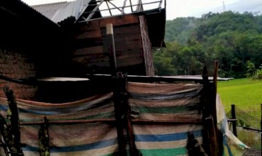 Dihantam Badai, Rumah Warga di Pengasi Lama Kerinci Rusak Parah