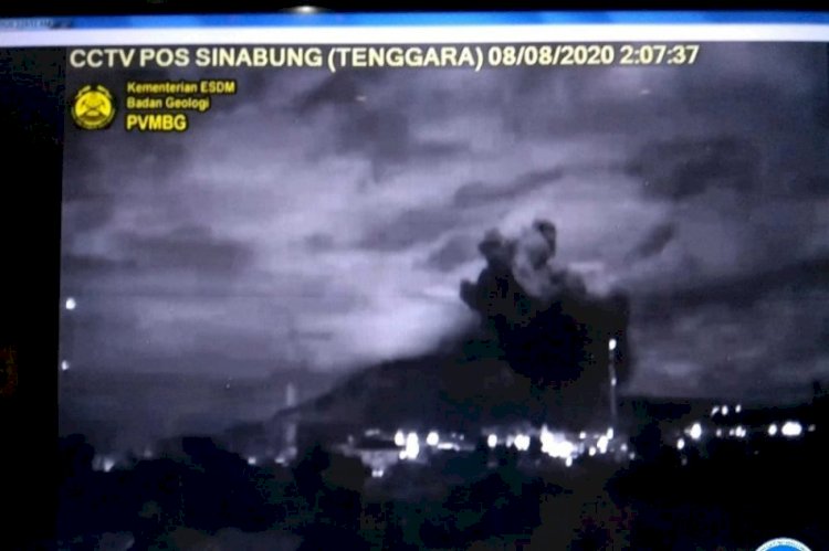 Gunung Sinabung Erupsi Pertama di Masa Pandemi Covid-19
