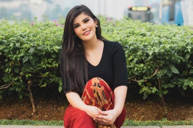 Dita Soedardjo Lelang Kebaya Pertunangannya, Ini Awal Harganya...