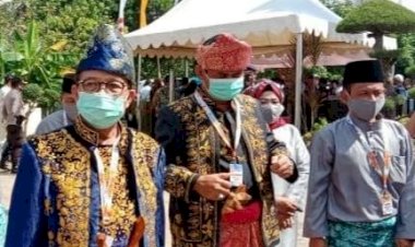 Kenakan Pakaian Adat, Fachrori- Syafril Nursal Mendaftar ke KPU