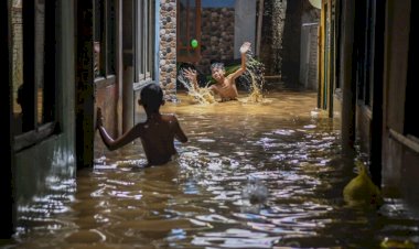 Anies Terbitkan Instruksi Percepatan Sistem Pengendalian Banjir, Begini Perintahnya