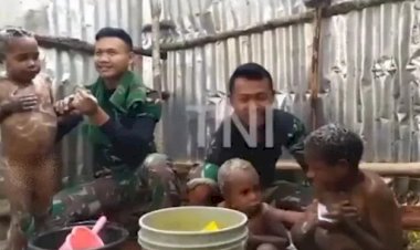 Viral Prajurit Mandikan Anak-Anak Papua, Netizen: TNI Selalu Dihati Rakyat