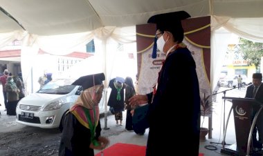 Cegah Covid-19, IAIN Palu Laksanakan Wisuda Drive Thru