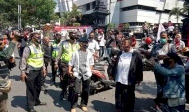 Agenda KAMI Dihadiri Gatot di Surabaya Batal Digelar, Massa KITA Demo: Indonesia Milik Kita Bukan KAMI
