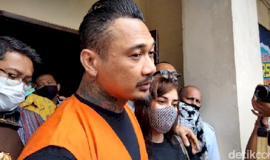 Jerinx Terus Bikin Heboh di Kasus 'IDI Kacung WHO': Dari Tolak Sidang Online hingga Bercumbu di Mobil Tahanan