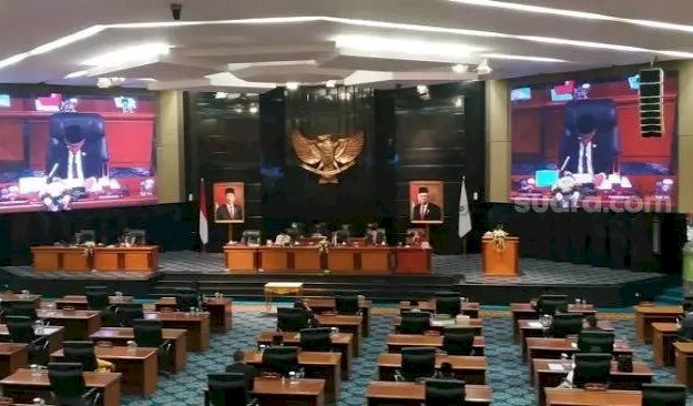 Gaya Santai Anies Lewat Pantun Ketika Raperda Ditolak Empat Fraksi DPRD