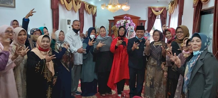Istri HBA Salam 3 Jari di Rumdis Bupati Merangin, Jubir: Yusniana dan Al Haris Itu Ibu dan Anak