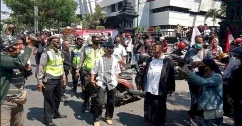 Agenda KAMI Dihadiri Gatot di Surabaya Batal Digelar, Massa KITA Demo: Indonesia Milik Kita Bukan KAMI