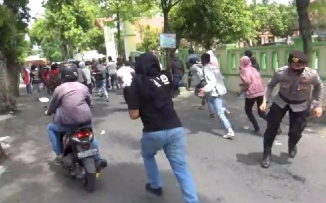 Mau Demo! Anak STM dan SMA Dibubarkan Polisi, 43 Pelajar Diamankan