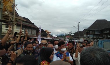 Blusukan Ke Kabupaten Krinci, Syafril Nursal Disambut Meriah Warga