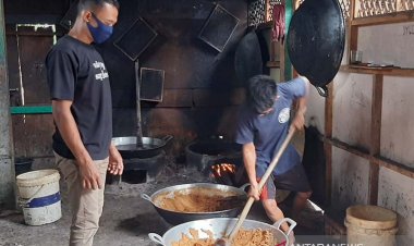 Kucuran Kredit Jadikan Pengrajin Gula Semut Tetap Eksis Ditengah Pandemi Covid-19