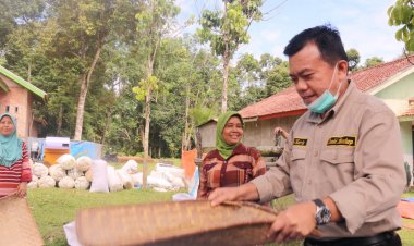 Singgah Nampi Beras di Betung Bedarah, Emak-emak: Bapak Ini Orang Dusun Jugo