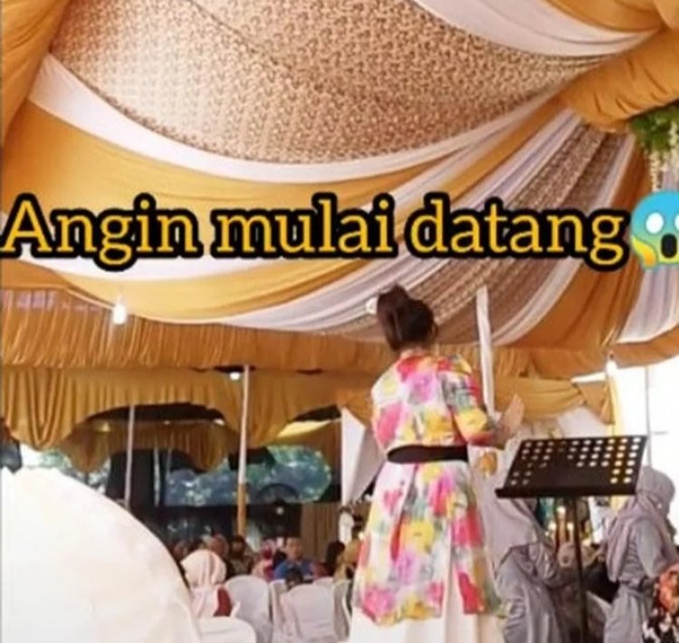 Viral! Detik-detik Tenda Pernikahan Ambruk Akibat Angin Kencang