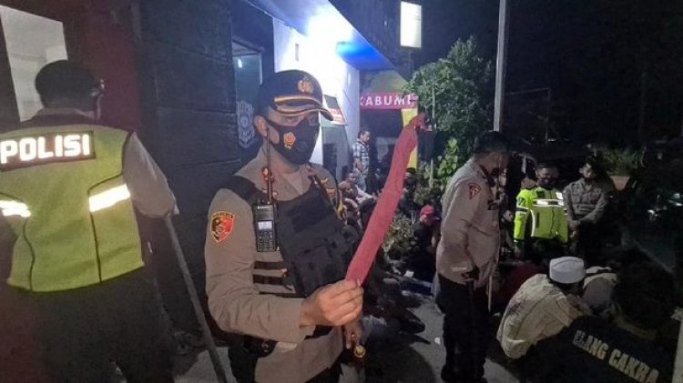 Aksi Pukulan di Minimarket Penyebab Bentrok Dua Ormas di Sukabumi