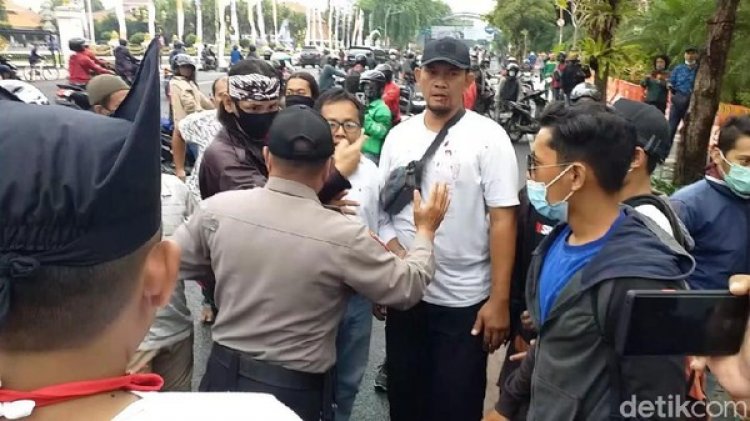 Aksi Damai Tolak FPI di Surabaya Berujung Aksi Pukul