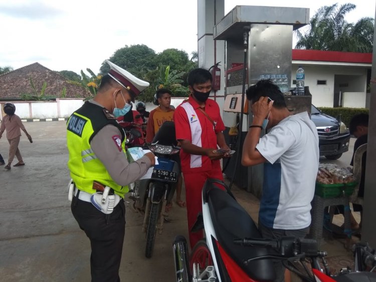 Bukan Razia Kendaraan Bermotor, Polisi di Muarojambi Ini Imbau Pengendara Gunakan Masker