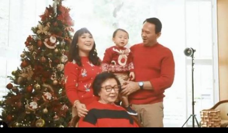 Kompak Berbaju Merah, Keluarga Ahok Rayakan Natal