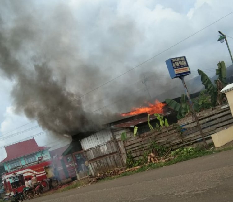 Ditinggal Pergi, Warung Bakso Atik Jujuhan Ludes Terbakar