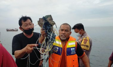 Sriwijaya Air Lost Contact, Petugas Temukan Serpihan Pesawat di Pulau Laki