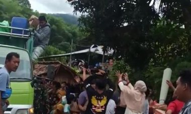 Viral Tiga Video Bantuan Gempa Diduga Dijarah, Risma: Itu Bukan Penjarahan, Mereka Kelaparan!