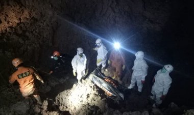 Longsor Sumedang, Korban Menumpuk di Tenda Hajat, 11 Orang Belum Ditemukan